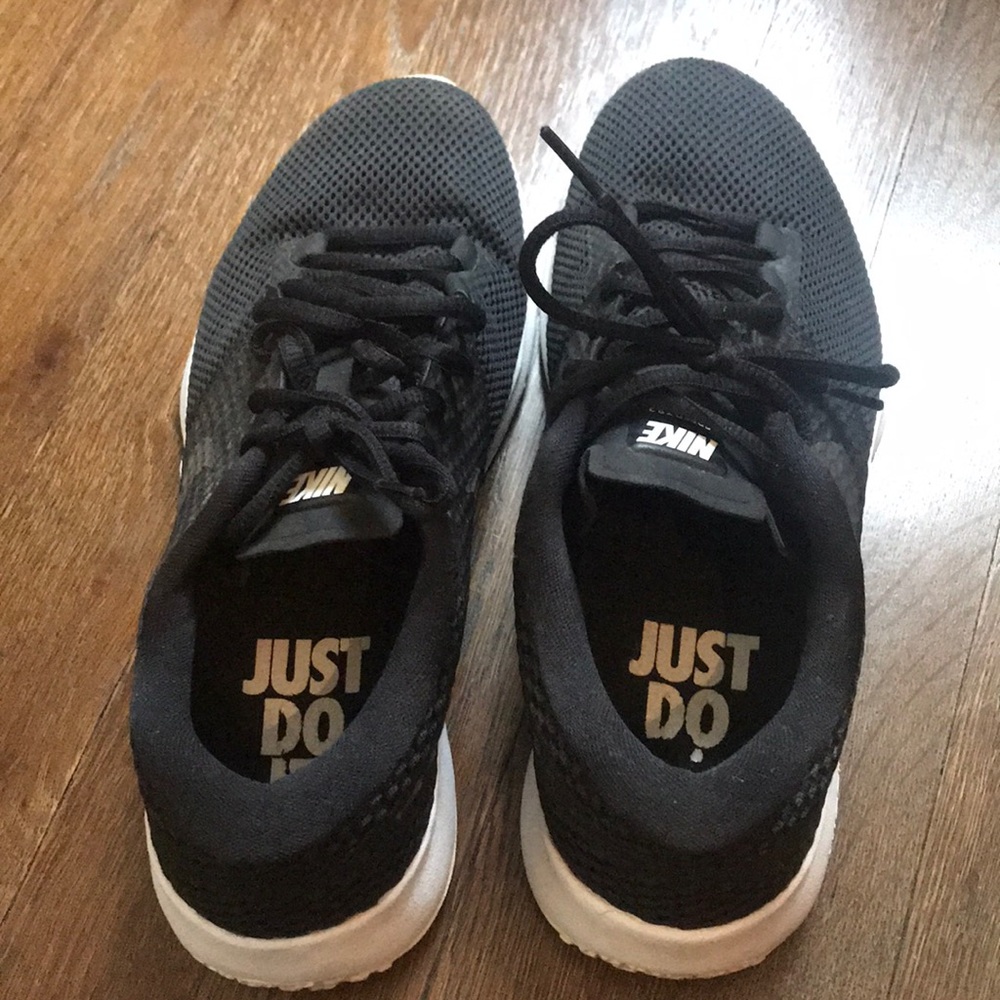 Nike’s - Picture 3 of 4